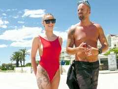 Playa, Bikini, Despelote, Al aire libre, Público, Sexo soft, Español, Tatuaje