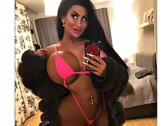 Tetas grandes, Morena