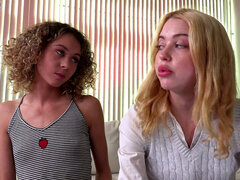 18 ans, Branlette thaïlandaise, Instruction, Petite femme, Maigrichonne, Nénés