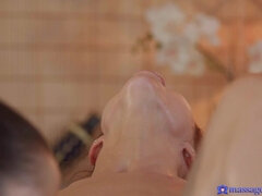 Lécher le cul, Brunette brune, Massage, Seins naturels, Huilée, Jouets, Vibromasseur, Mouillée