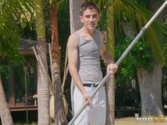 Grosse titten, Bikini, Paar, Schwanz, Aufs gesicht abspritzen, Pool, Muschi, Kurzes haar