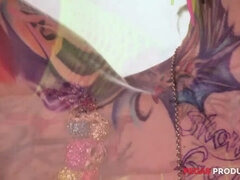 フェラチオ, ヨーロピアン, 指いじり, なめる, オナニー, 馬乗り, おもらし, タトゥー