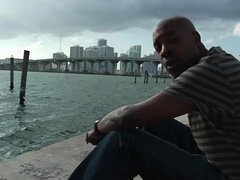 Enthousiasteling, Grote lul, Pijpbeurt, Sperma shot, Hondjeshouding, Hardcore, Interraciaal, Latijnse vrouw