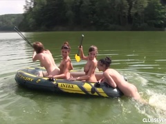 Braunhaarige, Europäisch, Freundin, Gruppe, Im freien, Öffentlich, Jungendliche (18+), Nass