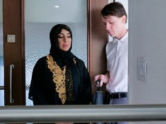 Arabisch, Grosse titten, Blasen, Handjob, Lecken, Milf, Rasiert, Entkleiden