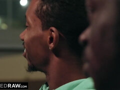 Большой член, Черные, Минет, Член, Сперма на лице, Лизание, Киски, Втроем