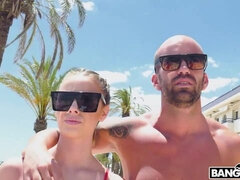 Arsch, Blondine, Hundestellung, Handjob, Im freien, Öffentlich, Rasiert, Jungendliche (18+)