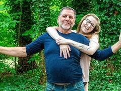 Verga grande, Mamada, Estilo perrito, Tetas naturales, Al aire libre, Flaco, Adolescente, Tetas