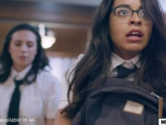 Amerikaans, Zwart, 1 man 2 vrouwen, Brillen, Hardcore, Likken, Ruw, Tieten likken