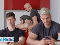 Éjaculer dans la bouche, Famille, Le plan cul à quatre, Homosexuelle, Huilée