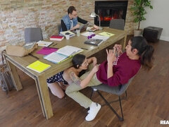 Минет, Брюнетки, Платье, Очки, Лизание, Сосущие