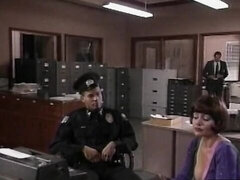 Grosser arsch, Grosse titten, Kino, Aufs gesicht abspritzen, Handjob, Milf, Polizei, Uniform