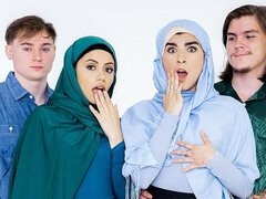 18 ans, Arabe, Gros cul, Grosse bite, En levrette, Seins naturels, Adolescente, Nénés