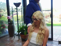 Blonde, Sucer une bite, Mignonne, Queue, Lunettes, Masturbation, Seins naturels, Adolescente