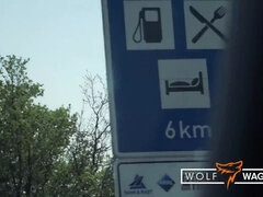 Enthousiasteling, Grote mammen, Pijpbeurt, Sperma in mond, Diep in de keel, Duits, Realiteit, Tatoeage