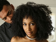 Sucer une bite, Tromperie, En levrette, Noir ébène, Doigter, Chatte, Nénés, Épouse