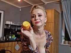 Amateur MILF Wanilianna Squirting with Banana and Peach Food Fuck