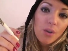 Gros seins, Plantureuse, Tchèque, Seins naturels, Actrice du porno, Fumer, Solo, Nénés