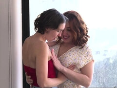 Brunette brune, Mignonne, Poilue, Lesbienne, Lécher le sphincter, Adolescente