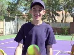 Большой член, Большие сиськи, Грудастые, Межрасовый секс, Мамочка, На природе, Порнозвезда, Втроем