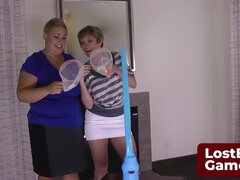 Paar, Reif, Höschen, Bestrafung, Kurzes haar, Sich ausziehen, Entkleiden, Vibrator