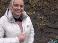 Grosse titten, Blondine, Jeans, Im freien, Öffentlich, Russisch, Tätowierung, Titten