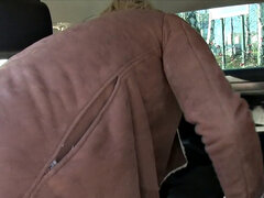 Blonde, Sucer une bite, Voiture, En levrette, Mamelons, De plein air, Piercing, Pov