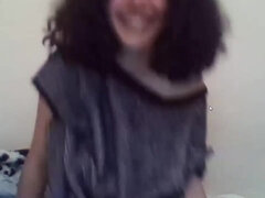 18 jaar, Bruinharig, Rondborstig, Latijnse vrouw, Monster, Alleen, Tiener, Tieten likken