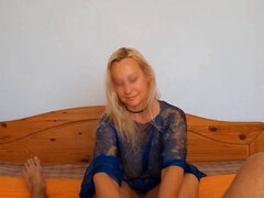 Leie, Grosser arsch, Blasen, Sperma im mund, Fussjob, Spiele, Italienisch, Reif
