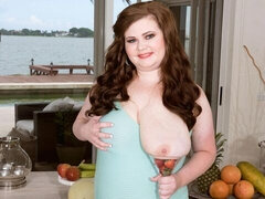 Amateur, Belle grosse femme bgf, Gros cul, Gros seins, Rondelette, Doigter, Solo, Dénudage