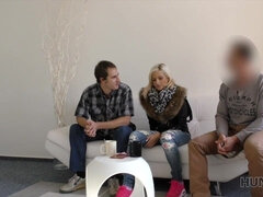 18 jaar, Enthousiasteling, Pijpbeurt, Stel, Man die toekijkt, Geld, Openbaar, Vrouw