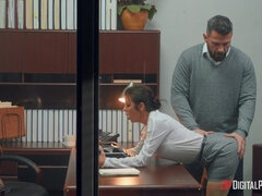 In den arsch, Domination, Fetisch, Lecken, Büro, Rau, Kurzes haar, Hintern versohlen