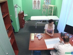 Amateur, Sucer une bite, En levrette, Doigter, Léchez, Infirmière, Bureau, Voyeur