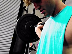 Bulky boyfriend bareback indoors with cumshot stud