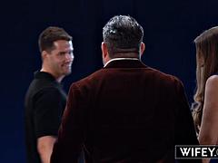 デカパイ, ブロンド, フェラチオ, 中出し, 手コキする, 異人種間, 三人, オッパイの