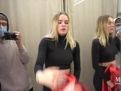 Blonde, Sucer une bite, Éjaculer dans la bouche, Tir de sperme, De plein air, Pov, Public, Adolescente