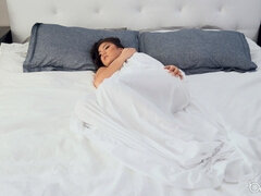 69, Brunette brune, Branlette thaïlandaise, Embrassement, Massage, Seins naturels, Huilée, Chatte