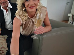 In den arsch, Grosser schwanz, Grosse titten, Blondine, Blasen, Absätze, Milf, Pov