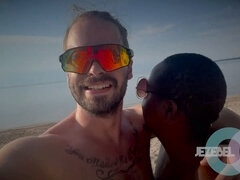 Пляж, Большой член, Минет, Пухленькие, На публике