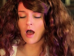 Enthousiasteling, Grote kont, Grote mammen, Vingeren, Masturbatie, Kut duiken, Mager, Alleen