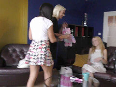 Noire, Brunette brune, Culottes ou slips, Fête, Softcore, Adolescente, Nénés, Sous la jupe