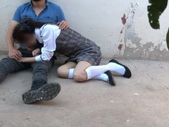 Couple, Fille latino, Mexicainne, De plein air, Petite femme, Maigrichonne, Suçant, Uniforme