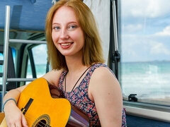 18 jahre, Grosser arsch, Verein, Fingern, Masturbation, Solo, Entkleiden, Jungendliche (18+)