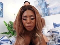 Спальня, Черненькие, Затыкание рта, Огромные размеры, Межрасовый секс, Реалити, Короткая стрижка, Тату