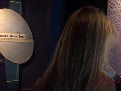 Enthousiasteling, Bruinharig, Auto, Vriendin, Gezichtspunt, Kut duiken, Roken, Spuiten