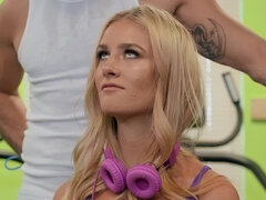 Stellung 69, Arsch, Schwarz, Blondine, Hundestellung, Kurzes haar, Hintern versohlen, Tätowierung