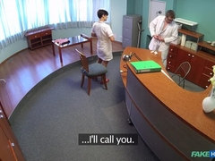 Mamada, Estilo perrito, Penetracion con dedos, Oficina, Pov, Tetas, Uniforme, Voyeur