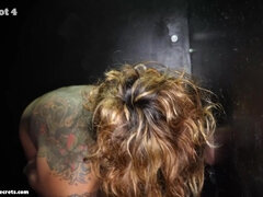 Asiatique, Brunette brune, Tir de sperme, Gorge profonde, Faciale, Trou de la gloire, Branlette thaïlandaise, Tatouage