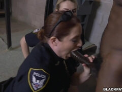 Grote kont, Pijpbeurt, Sperma shot, Lul, Interraciaal, Rijpe lesbienne, Moeder die ik wil neuken, Uniformpje