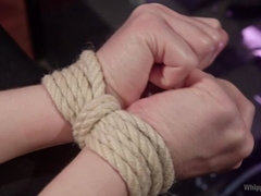 Bondage, Face assise, Femme dominatrice, Doigter, Humiliation, Lesbienne, Punition, Fessée